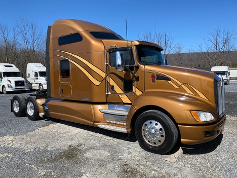 2014 KENWORTH T660 Studio Tandem Axle Sleeper #9863