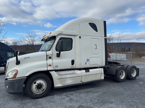 2012-freightliner-cascadia-tandem-axle-sleeper #9874