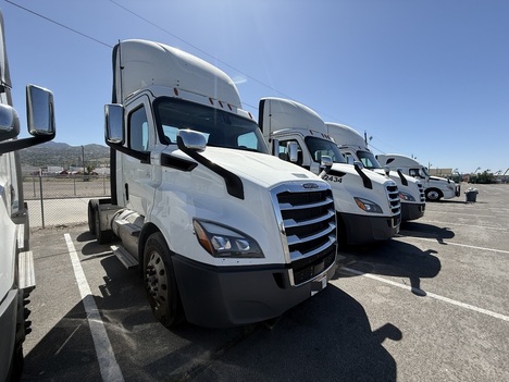 2020 FREIGHTLINER Cascadia Tandem Axle Daycab #9885