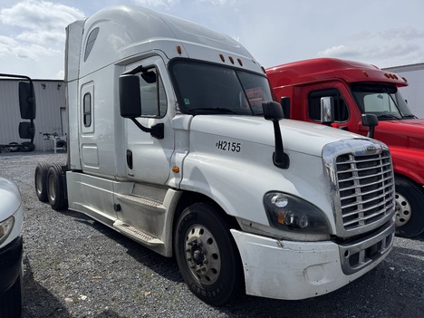 2016-freightliner-cascadia-tandem-axle-sleeper #9892