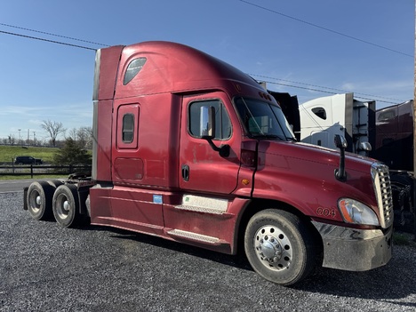2017 FREIGHTLINER Cascadia Tandem Axle Sleeper #9897