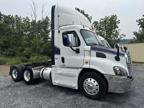 2016 FREIGHTLINER Cascadia Tandem Axle Daycab #9906