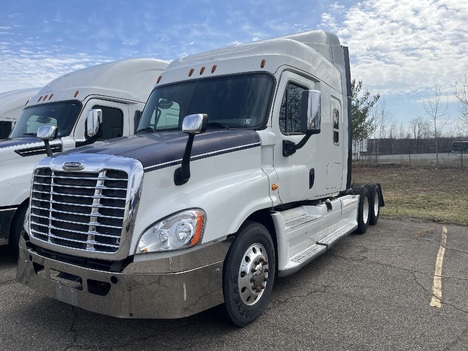 2014-freightliner-cascadia-tandem-axle-sleeper #9907