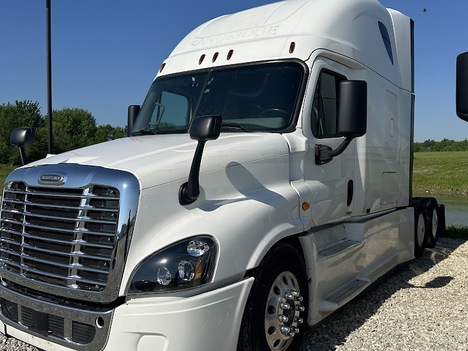 2017-freightliner-cascadia-tandem-axle-sleeper #9911