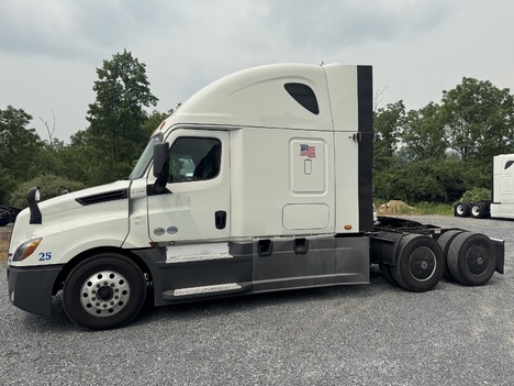 2019 FREIGHTLINER Cascadia Tandem Axle Sleeper #9919