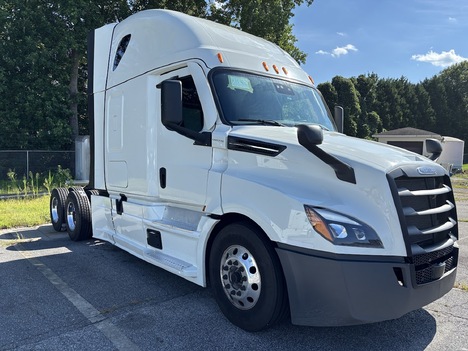 2022 FREIGHTLINER Cascadia Tandem Axle Sleeper #9922