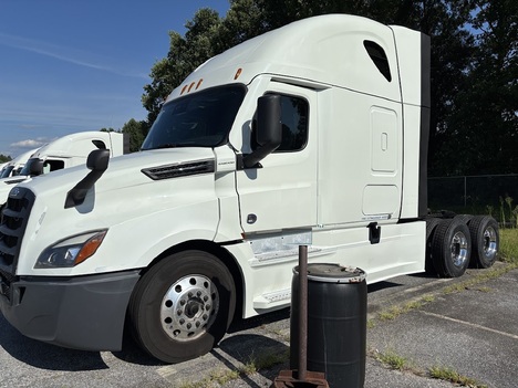 2022 FREIGHTLINER Cascadia Tandem Axle Sleeper #9924