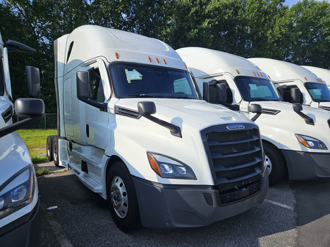 2022-freightliner-cascadia-tandem-axle-sleeper #9942