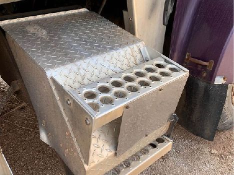 1999 WESTERN STAR 4900E Battery Box #1131