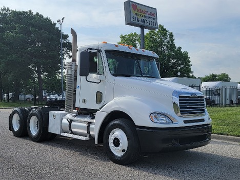 2009 FREIGHTLINER COLUMBIA Tandem Axle Daycab