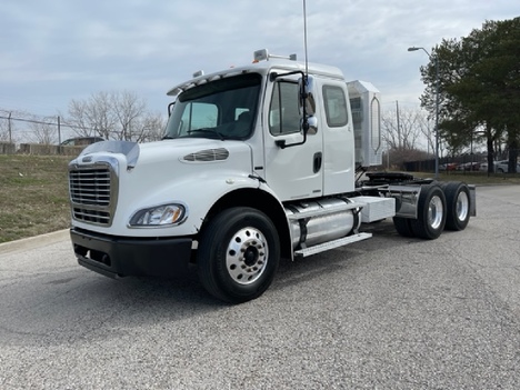 2005 FREIGHTLINER M-2 112 Tandem Axle Daycab