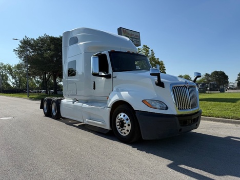 2019 INTERNATIONAL LT625 Tandem Axle Sleeper