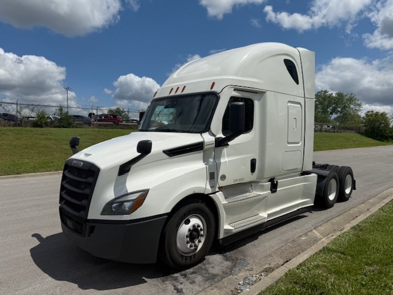 2021 FREIGHTLINER Cascadia 126 Tandem Axle Sleeper #1 2021 FREIGHTLINER Cascadia 126 Tandem Axle Sleeper #1