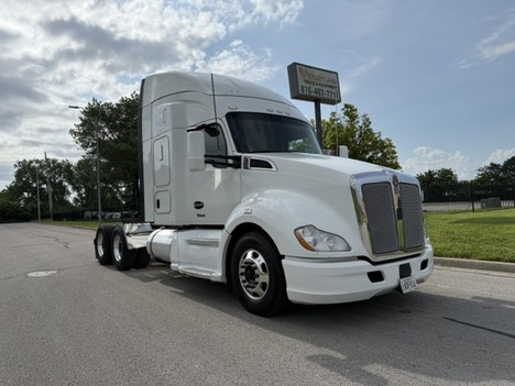 2022 KENWORTH T-680 Tandem Axle Sleeper