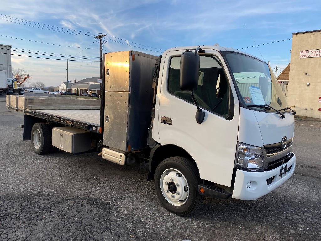 USED 2018 HINO 195 FLATBED TRUCK #1135