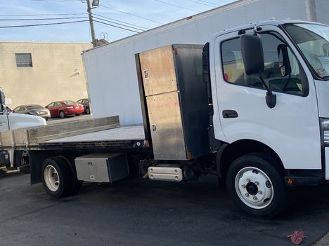 USED 2018 HINO 195 FLATBED TRUCK #1135-4
