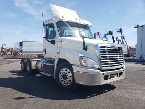 USED 2015 FREIGHTLINER CASCADIA 125 TANDEM AXLE DAYCAB TRUCK #1142-2