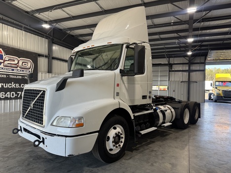 2017-volvo-vnm-tandem-axle-daycab #15607