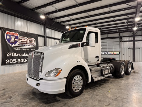 2015-kenworth-t680-daycab #15797