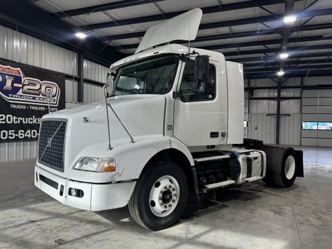 2014 VOLVO VNM Single Axle Daycab #15869