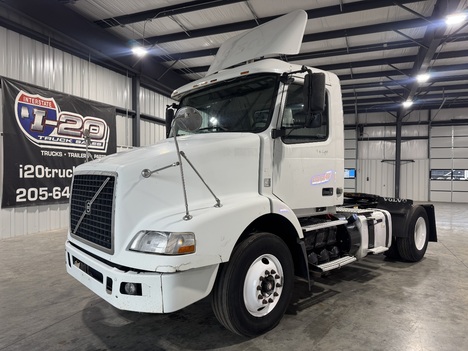 2014 VOLVO VNM Single Axle Daycab #15870