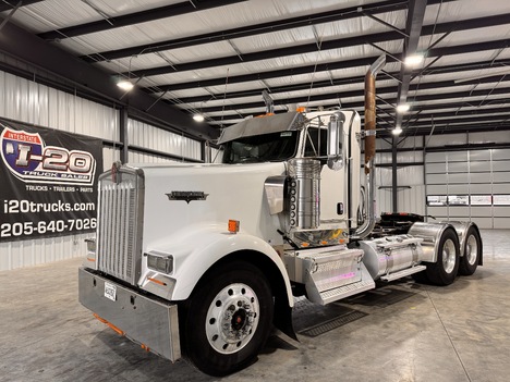 2008 KENWORTH W900L Tandem Axle Daycab #16001