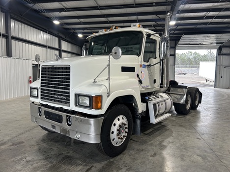 2013-mack-chu613-tandem-axle-daycab #16033