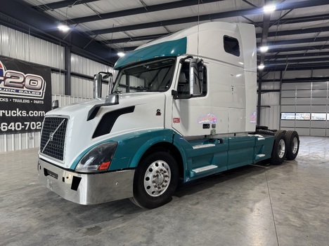 2013-volvo-vnl64t670-tandem-axle-sleeper #16039