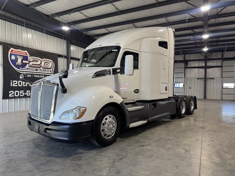 2022-kenworth-t680-tandem-axle-sleeper #16040