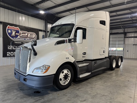 2022-kenworth-t680-tandem-axle-sleeper #16041