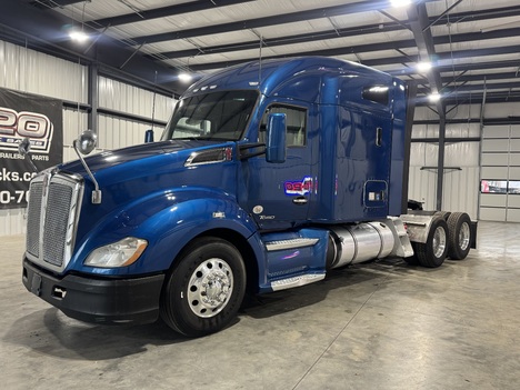 2020-kenworth-t680-tandem-axle-sleeper #16045