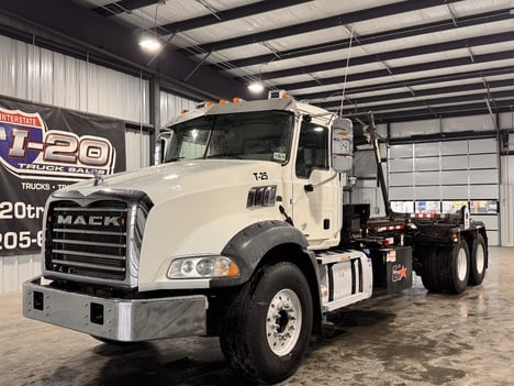 2021 MACK GR64B Roll-Off Truck #16076 2021 MACK GR64B Roll-Off Truck #16076