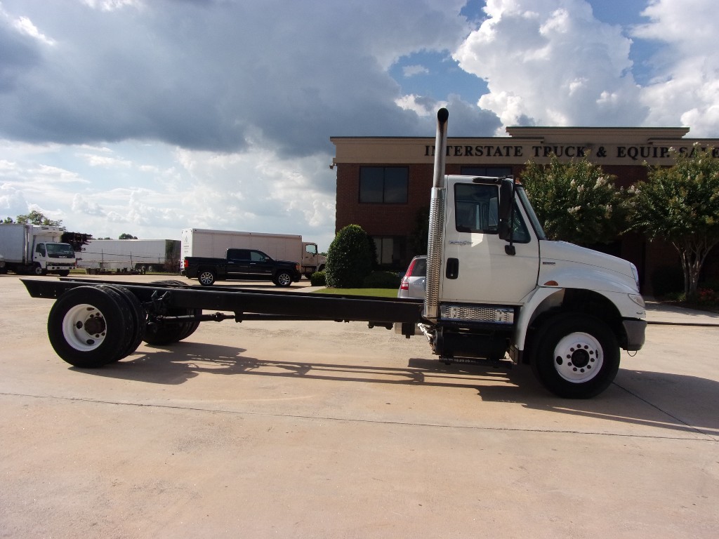 2008 INTERNATIONAL 4300 Cab Chassis Truck