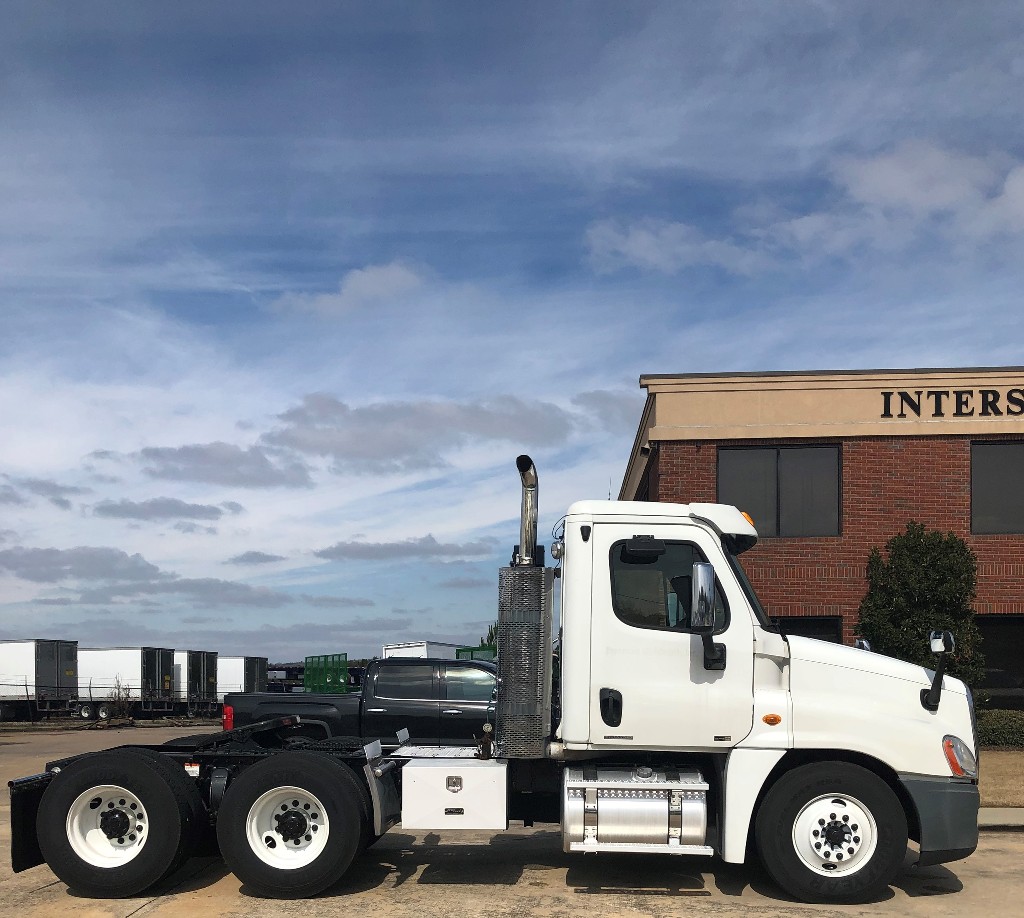 2011 FREIGHTLINER Cascadia Tandem Axle Daycab
