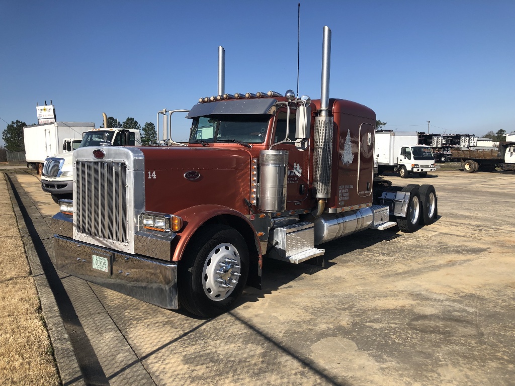 2005 PETERBILT 379 Tandem Axle Sleeper