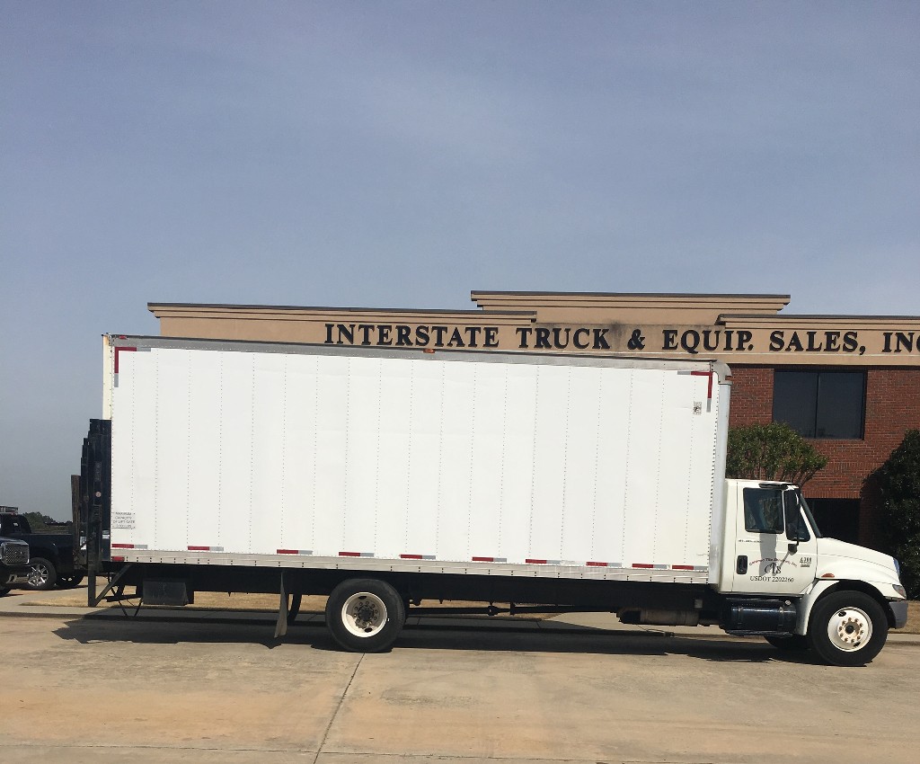 2005 INTERNATIONAL 4300 Box Van Truck