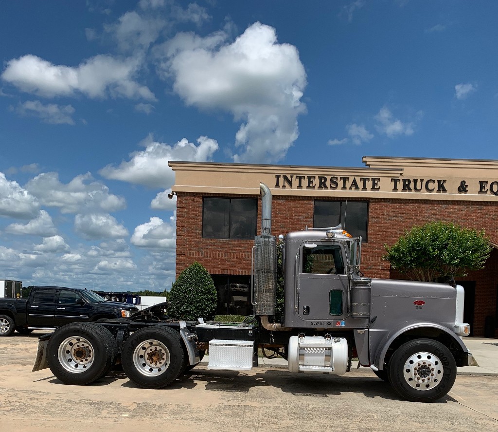2011 PETERBILT 388 Tandem Axle Daycab