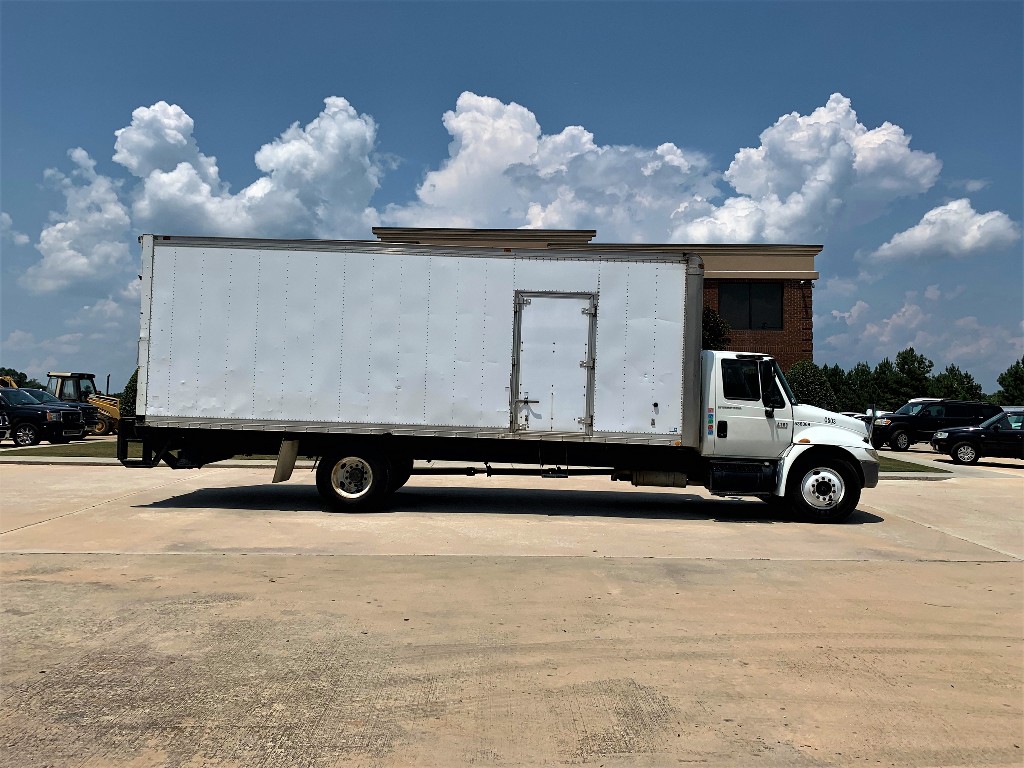 2006 INTERNATIONAL 4300 Box Van Truck