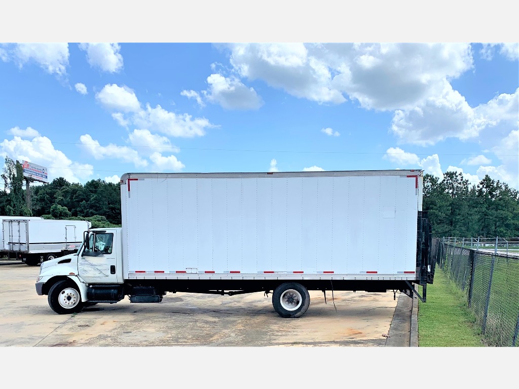 2005 INTERNATIONAL 4300 Box Van Truck