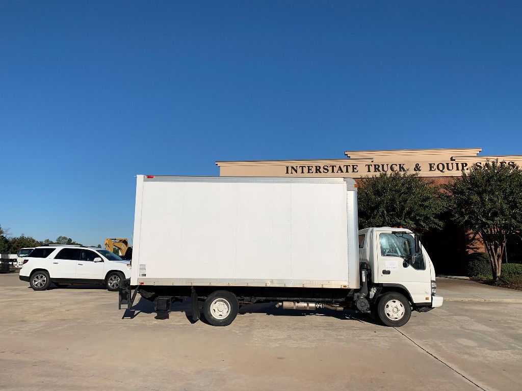 2007 ISUZU NPR HD Box Van Truck