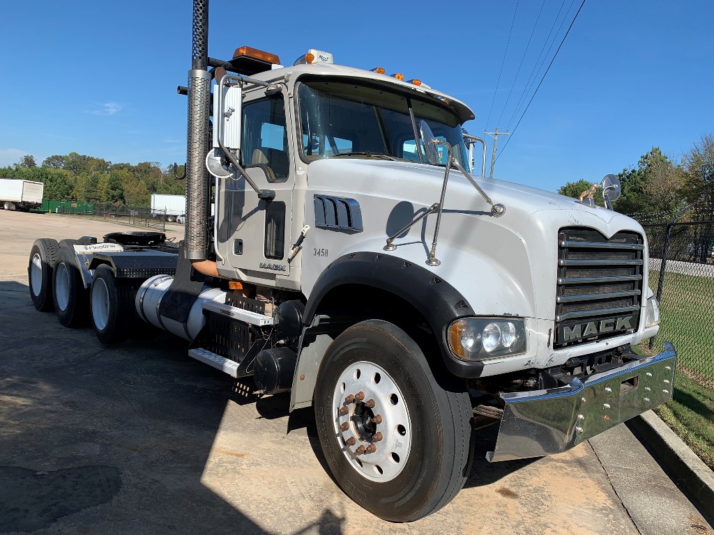 2009 MACK GU713 Tri-Axle Daycab