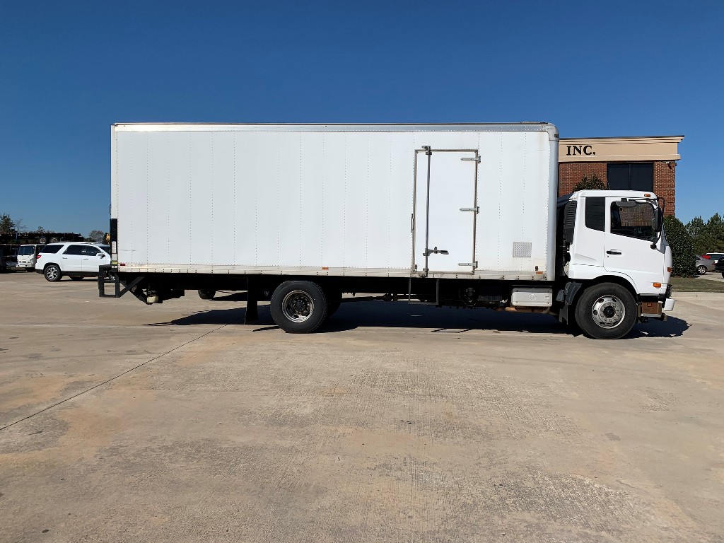 2012 UD 2600 Box Van Truck