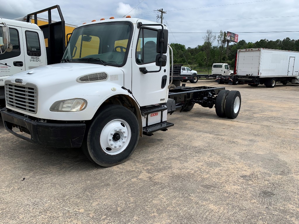 2006 FREIGHTLINER M2 Flatbed Truck