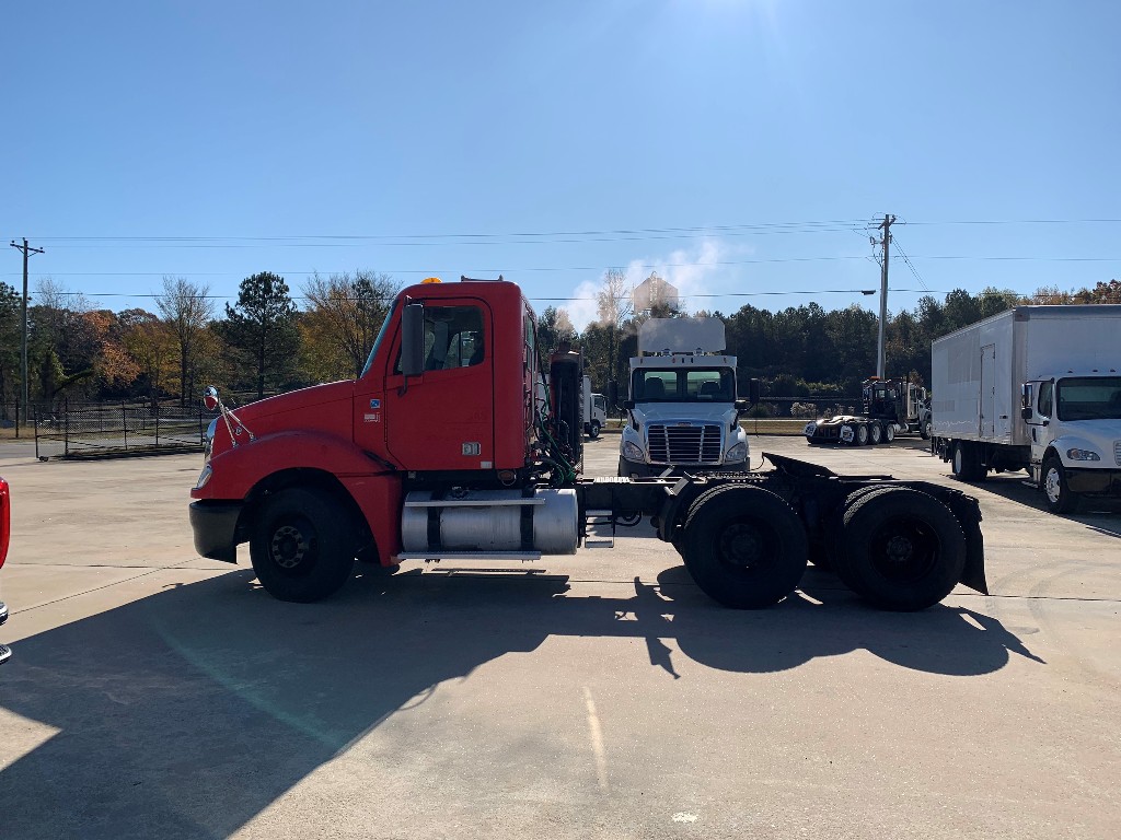 2009 FREIGHTLINER Columbia Tandem Axle Daycab