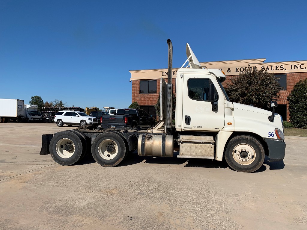 2011 FREIGHTLINER CASCADIA Tandem Axle Daycab