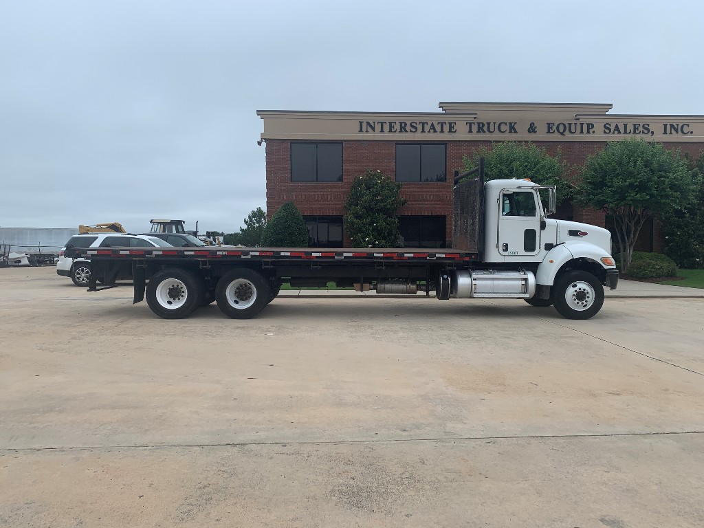 2014 PETERBILT 382 Flatbed Truck