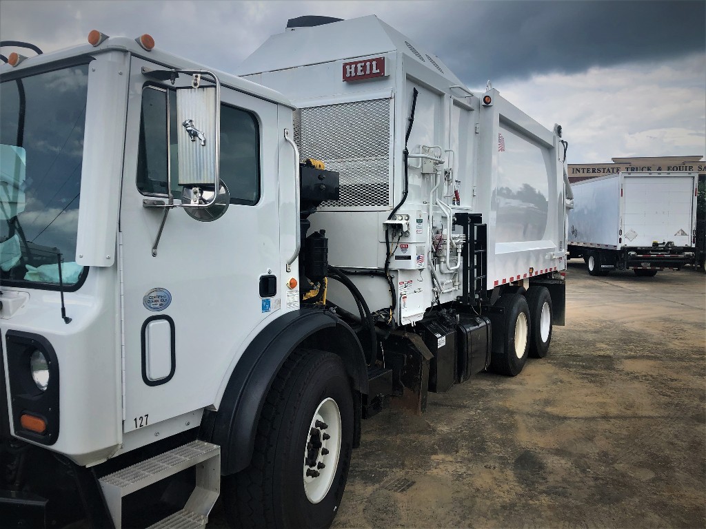 2012 MACK MRU613 Garbage Truck