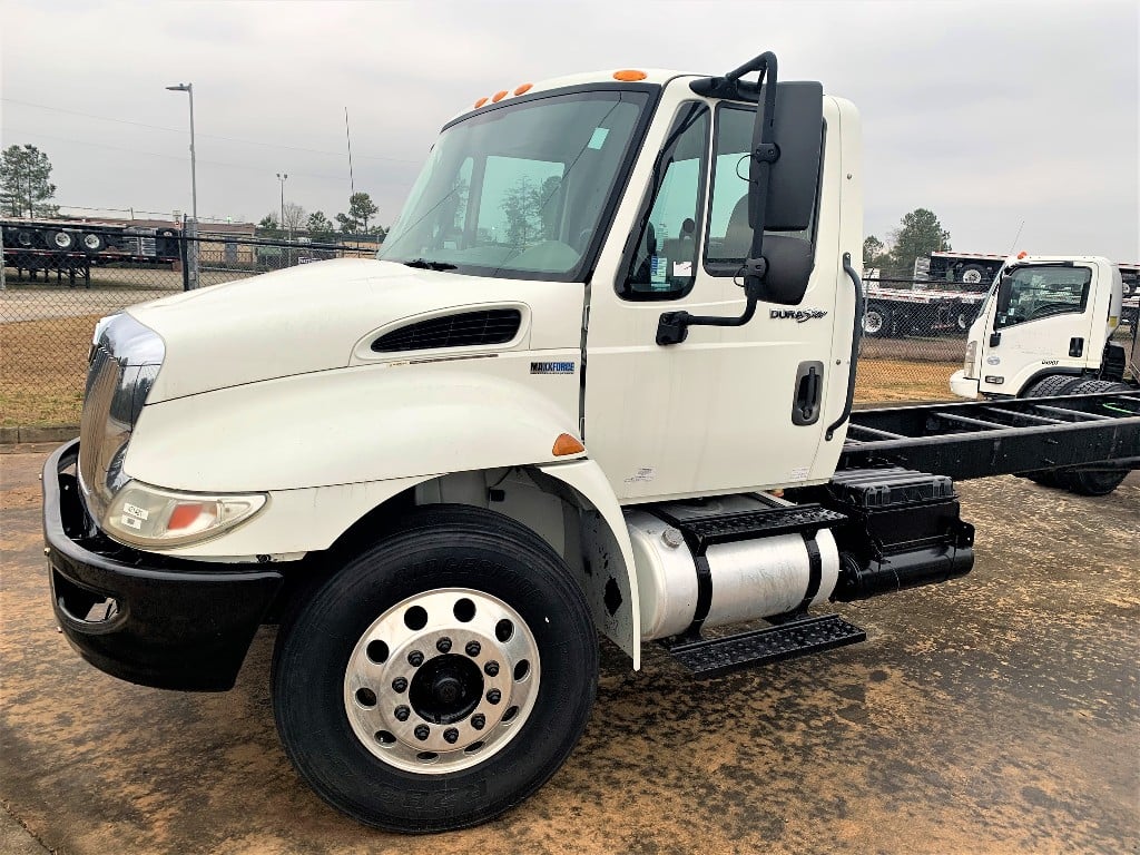 2013 INTERNATIONAL 4300 Cab Chassis Truck