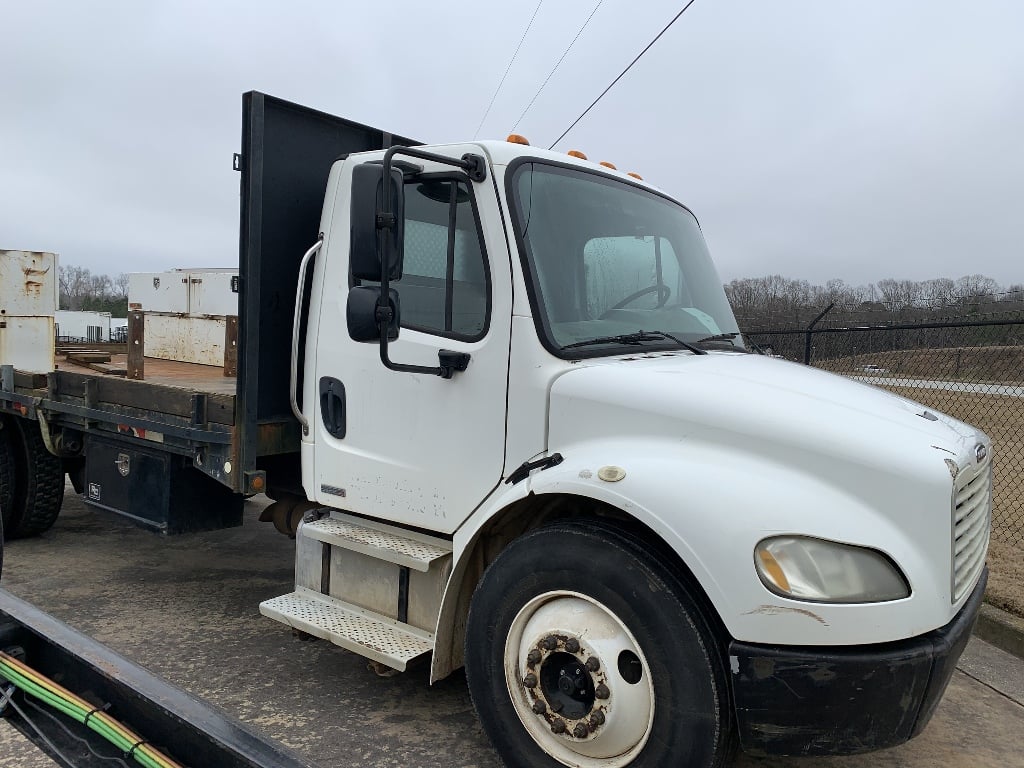 2004 FREIGHTLINER M2 FLATBED Flatbed Truck
