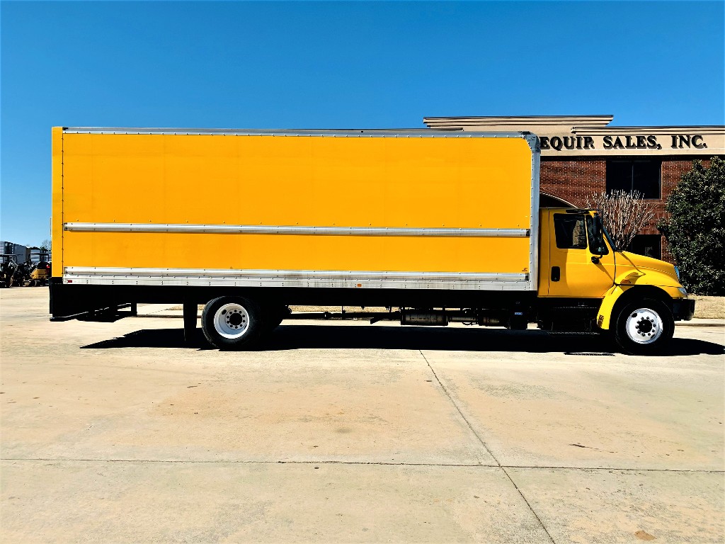 2017 INTERNATIONAL 4300 Box Van Truck